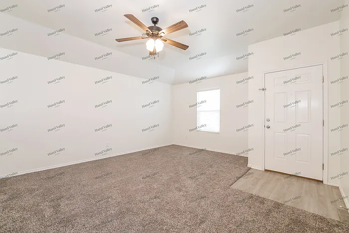 746 W Lola Dr — Photo 4