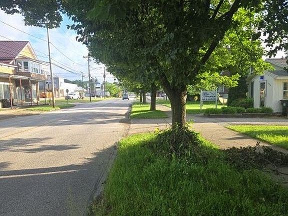 4th image of 720 N Center St