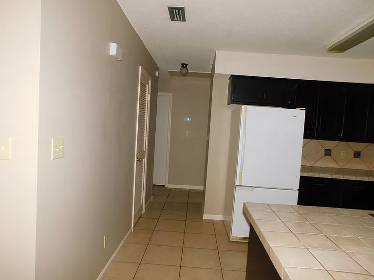 3846 Manor Ct — Photo 6