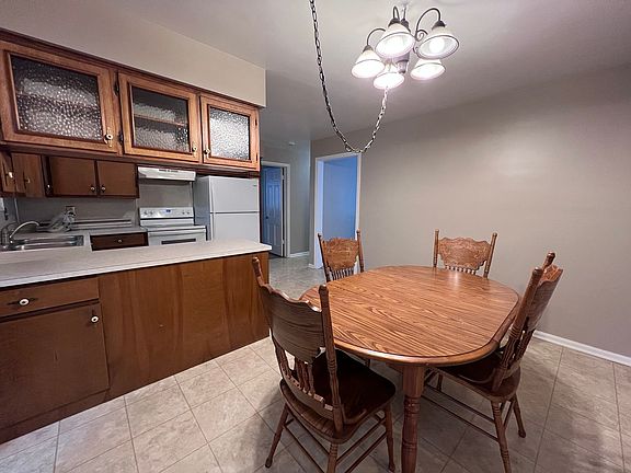 4th image of 3010-3012 Okemos Dr SE