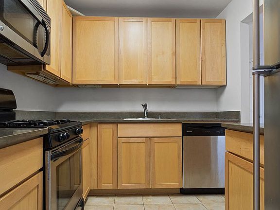 3rd image of 163 Saint Nicholas Ave APT 6D