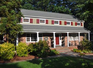 1 Saddle Ridge Rd, Ho Ho Kus, NJ 07423