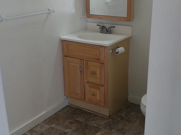 5th image of 914 S 13th St APT 4