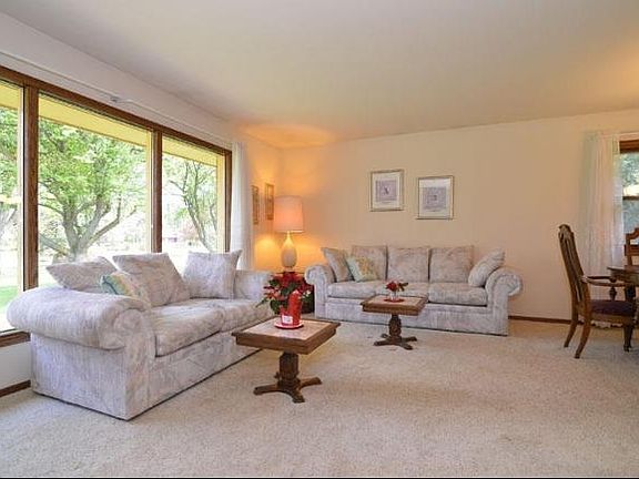5th image of 155 High Forest Dr