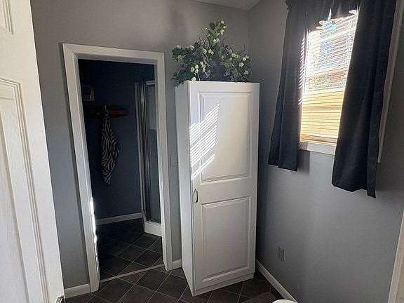 4th image of 25 Rose Cir