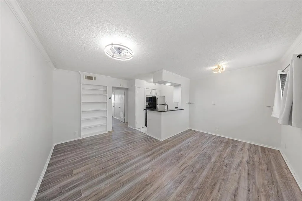 1 bed, 1.0 bath, 700 sqft, $1,000 — Photo 3