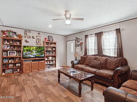 3rd image of 710 Lower Quarry Rd