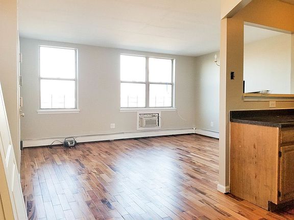 2nd image of 1951 Pacific St #3