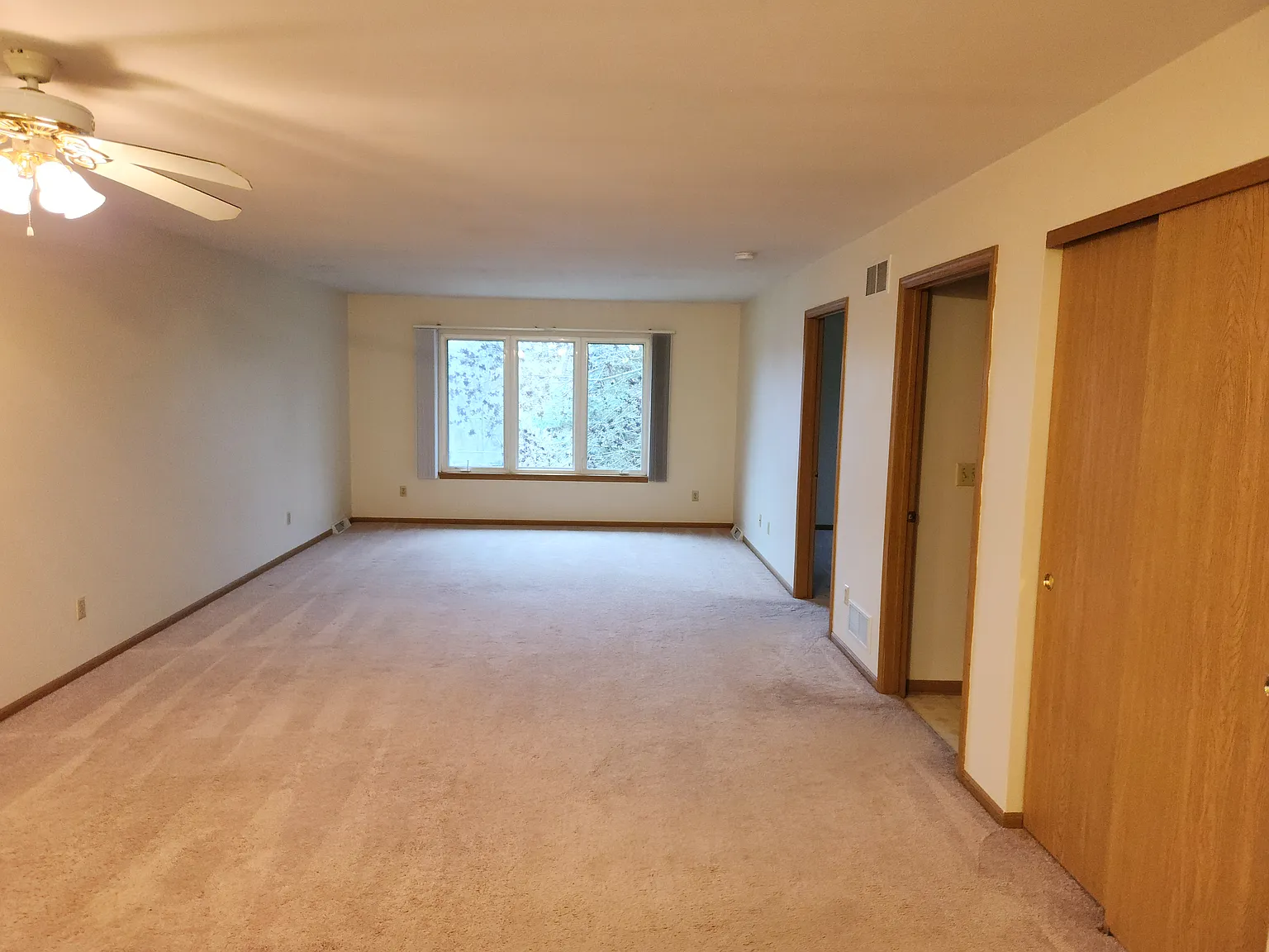 3 bed, 1350 sqft, $1,600 — Photo 4