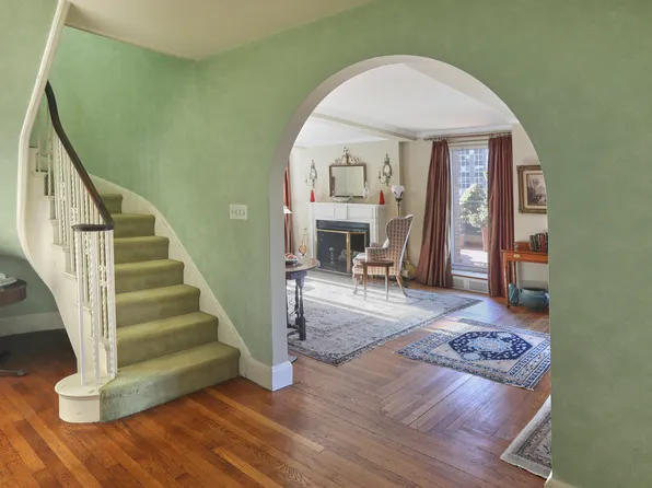 2 Beekman Place 15/16C image 2 of 17
