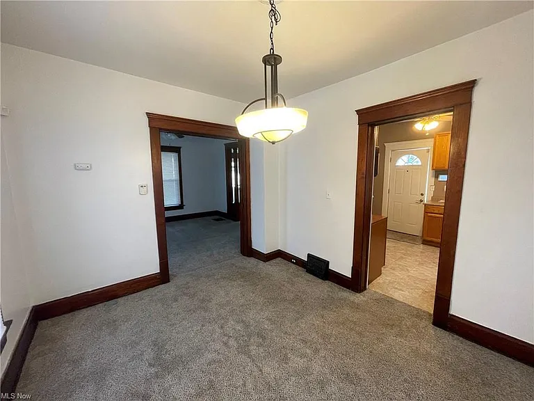 42 Paris Ave — Photo 7