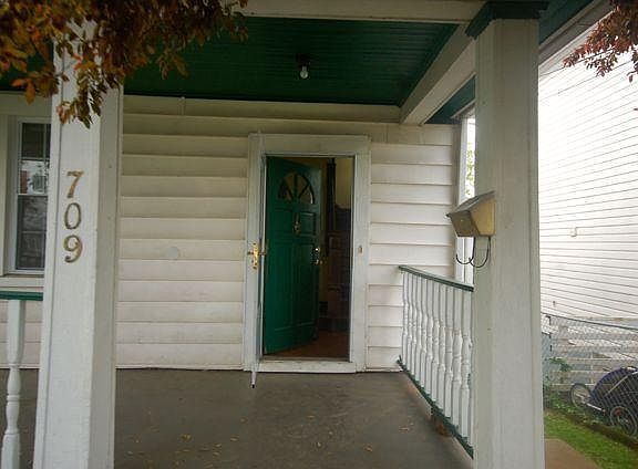 3rd image of 709 Montrose Ave SE