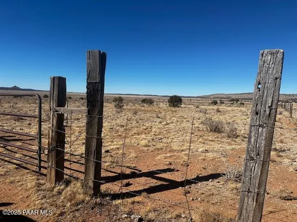 0 W Double Back Dr, Seligman, AZ 86337