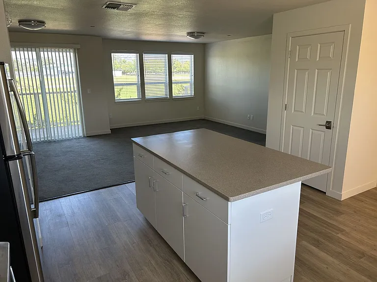445 Southwest Blvd #10 — Photo 6