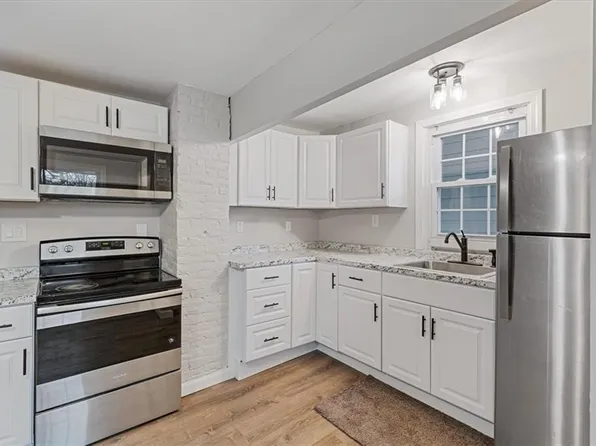 54 Highview Ave, Hope Valley, RI 02832