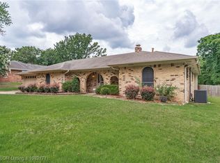 2016 Warwick Pl, Fort Smith, AR 72903
