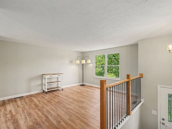 5th image of 1492 Kingsbury Dr