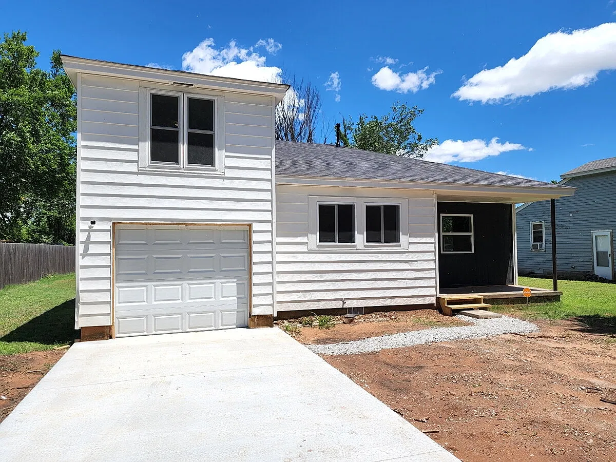 3 bed, 1.0 bath, 1000 sqft, $1,250 — Photo 2