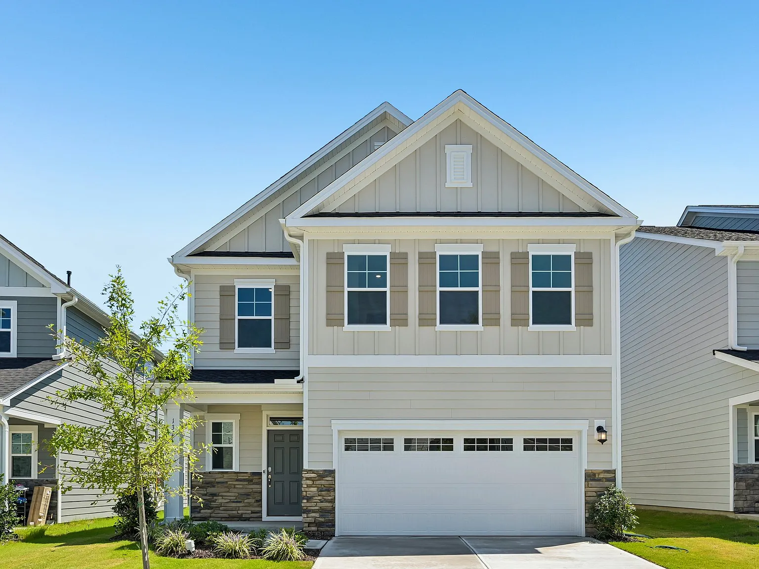 4 bed, 2702 sqft, $3,000 — Photo 1