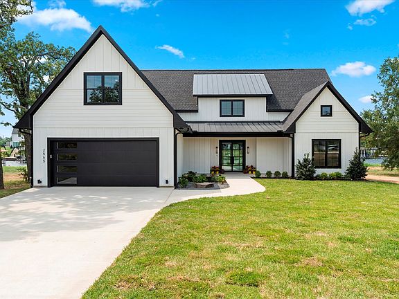 2nd image of 2565 Groves Dr
