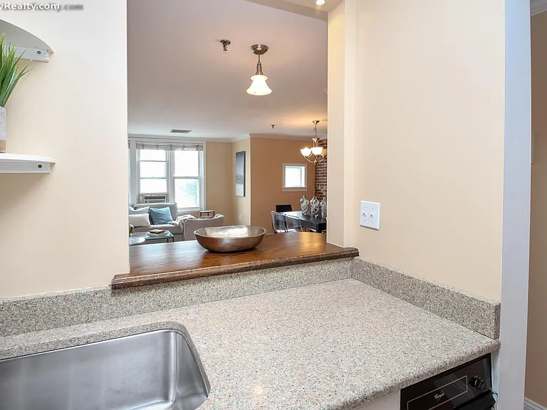 161 W 6th St #C — Photo 19