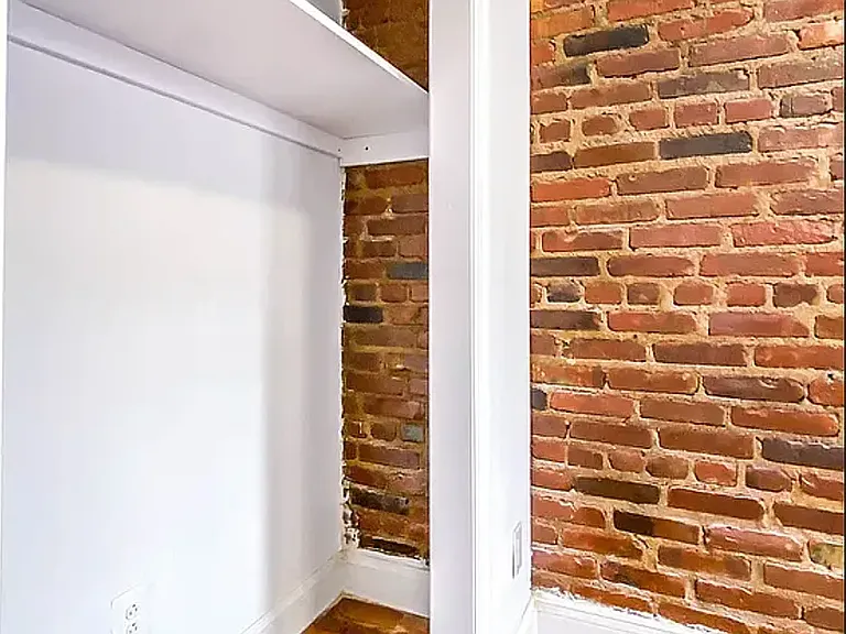 3111 Crescent St #D7 — Photo 3
