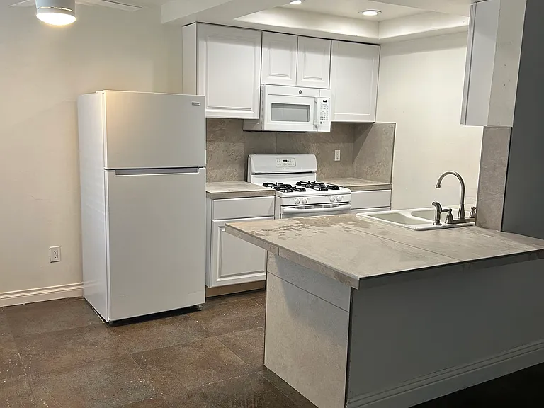 48236 Garbo Dr — Photo 1
