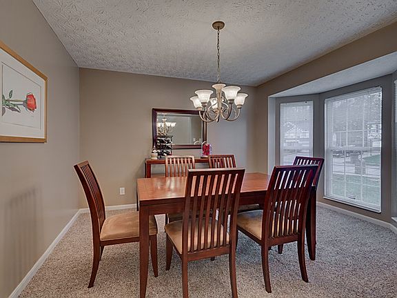 3rd image of 7 Rockledge Ct