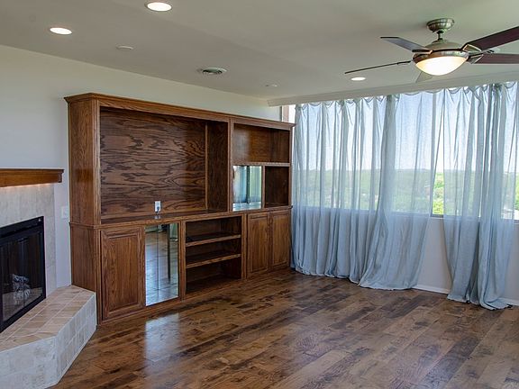 2nd image of 800 W Avenue D APT 7