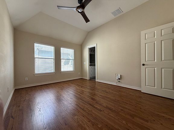 3rd image of 2619 Colby St APT B