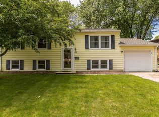 416 Owen St NW, Cedar Rapids, IA 52405