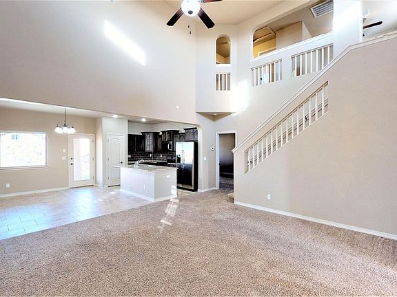 3rd image of 7657 Mammoth Ln