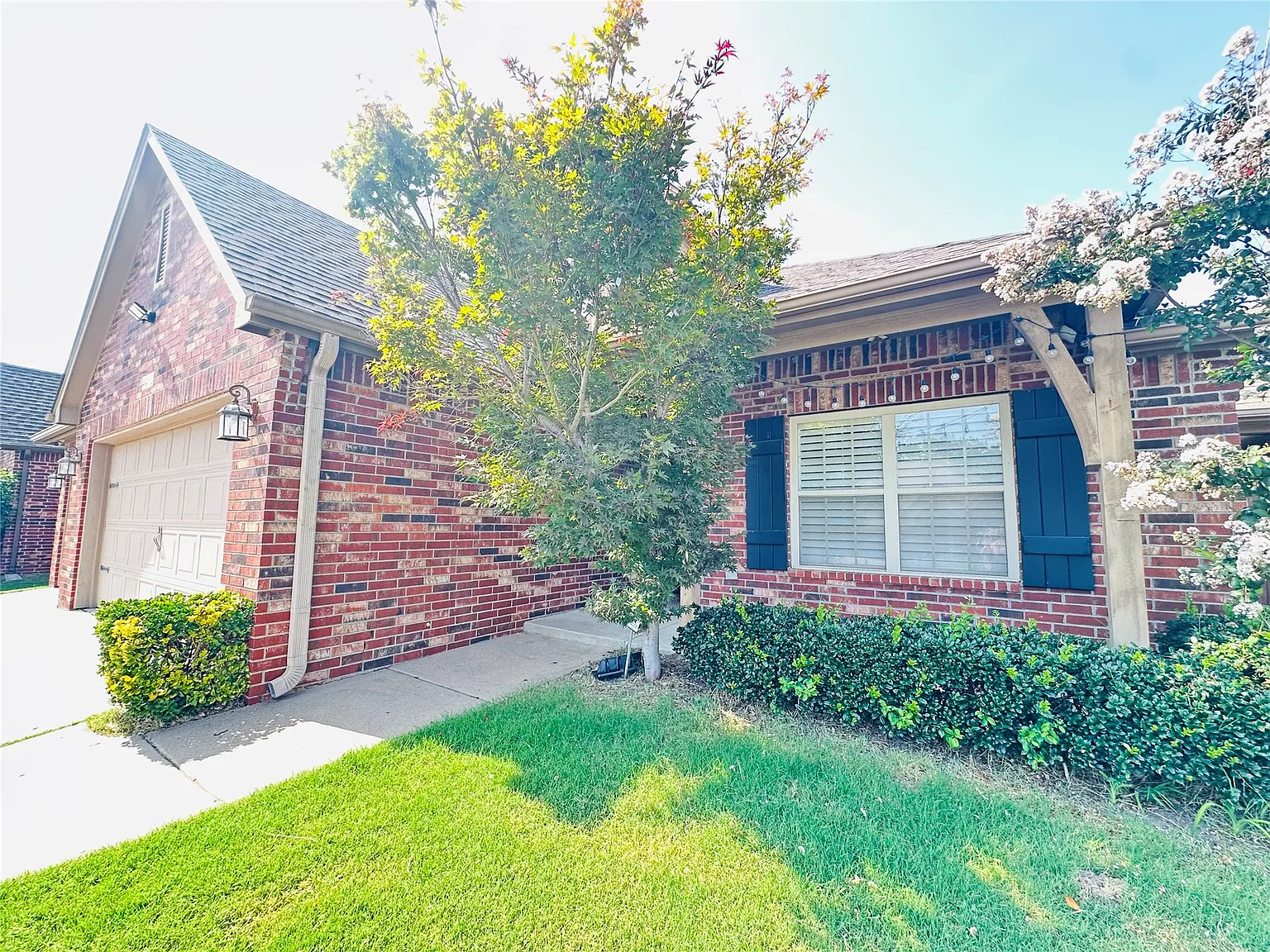 3 bed, 2.0 bath, 2027 sqft, $2,200 — Photo 4