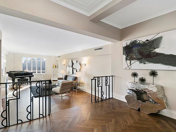 3rd image of 25 Central Park W APT 11N