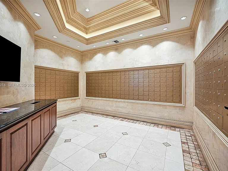 19707 Turnberry Way #17A — Photo 12