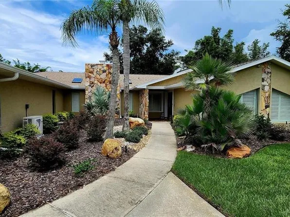 7487 River Country Dr, Weeki Wachee, FL 34607