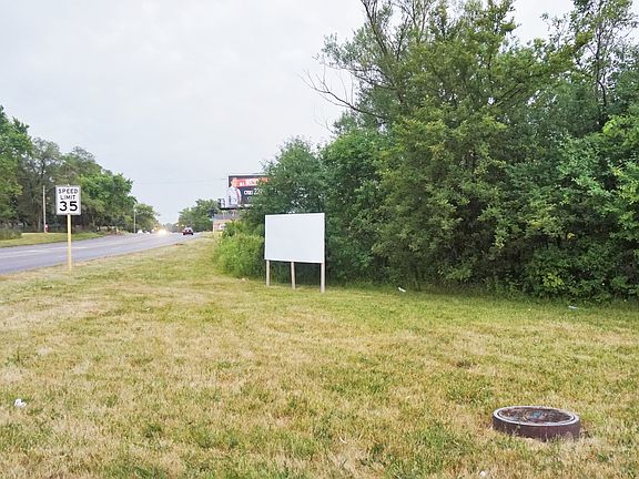 3rd image of 800 S Green Bay Rd
