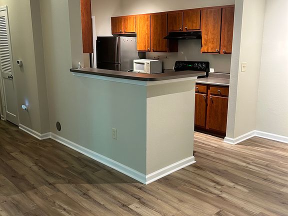 5th image of 300 Vista Lake Dr APT 4