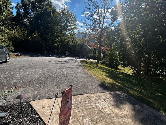 3rd image of 31 Midway Dr