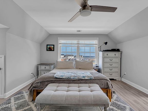 5th image of 130 Bay Avenue