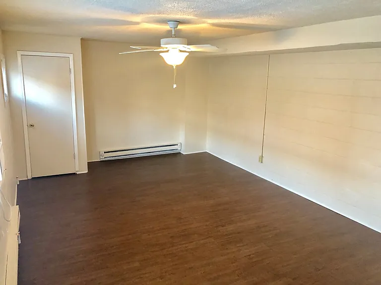 Maple Court — Photo 11