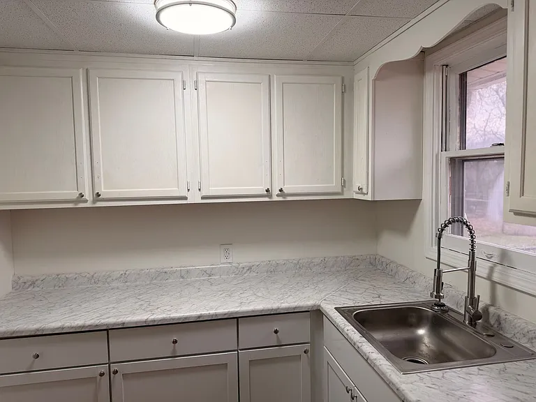 1813 W Gaulbert Ave — Photo 6