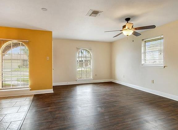 2nd image of 3313 Beech Dr