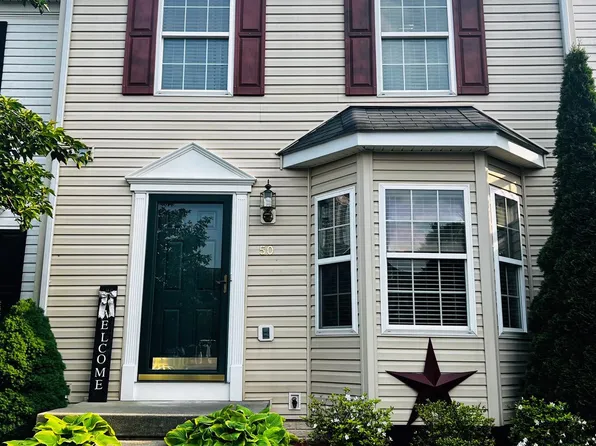 50 Lombard Ln, Bunker Hill, WV 25413