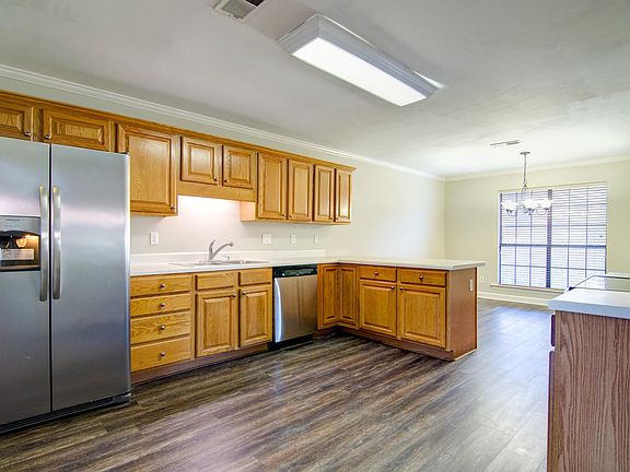 4th image of 9635 Green Spruce Dr