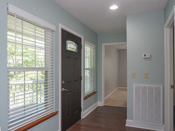 5th image of 155 Greenvista Ln