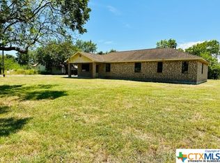 22 W 3rd St, Bloomington, TX 77951