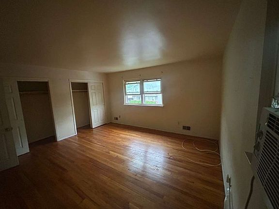 2nd image of 75 Lonergan Dr #O
