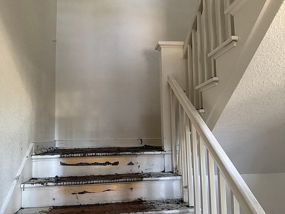 2nd image of 401 W Lynwood
