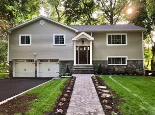 18 Duxbury Rd, Great Neck, NY 11023